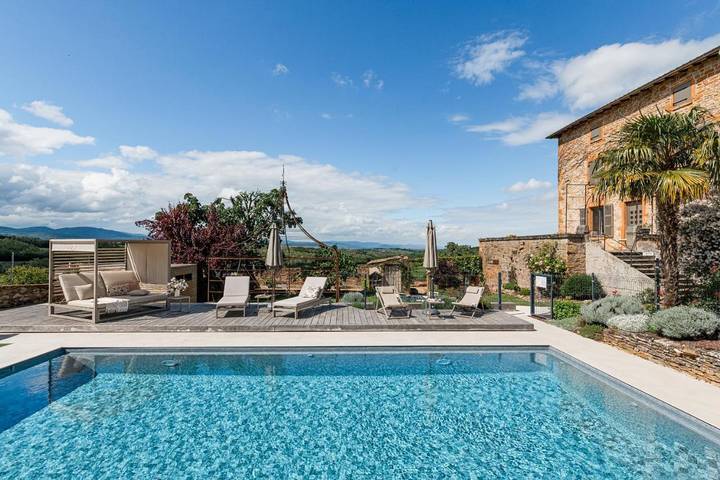 Location de vacances pour 2 personnes, avec Terrasse ainsi que Jardin et Piscine à Lachassagne