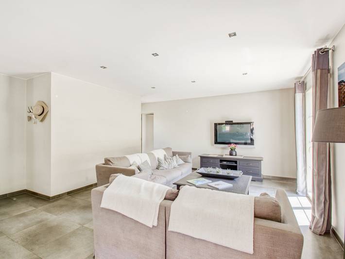 Location de vacances pour 8 personnes, avec jardin ainsi que terrasse et piscine, adapté aux familles à Le Plan-de-la-Tour - 3