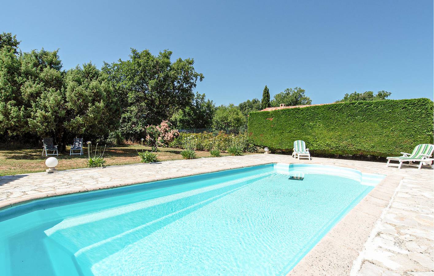 Apartamento con terraza junto a la piscina en Saint-Cézaire-sur-Siagne in Saint-Cézaire-sur-Siagne, Region de Cannes