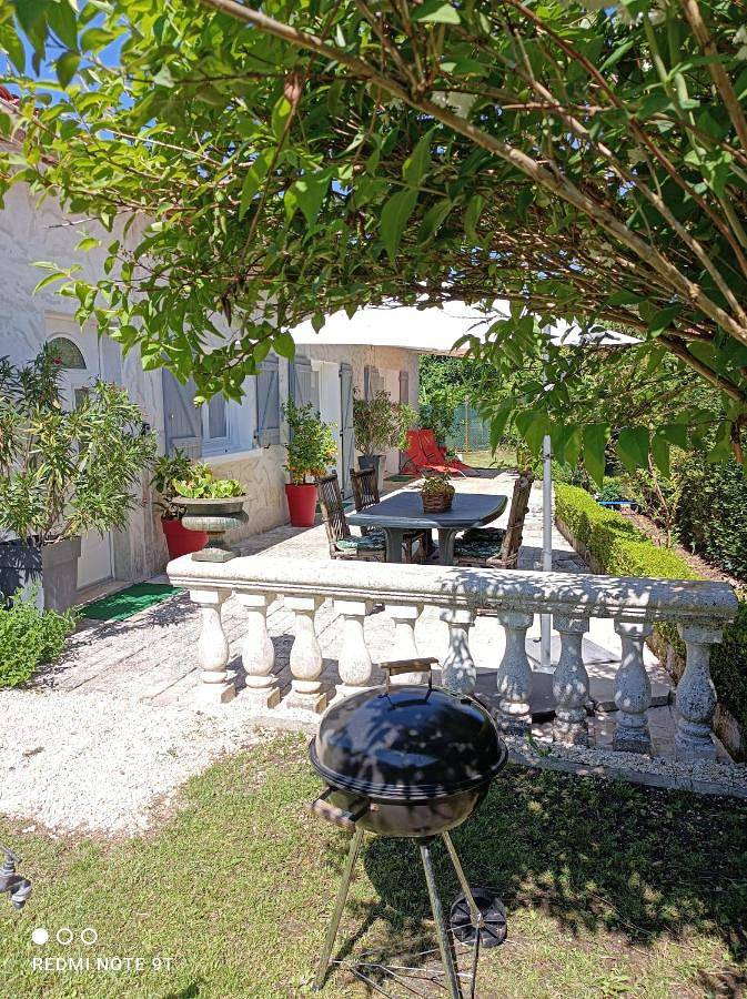 Gîte pour 6 personnes, avec jardin à Torsac