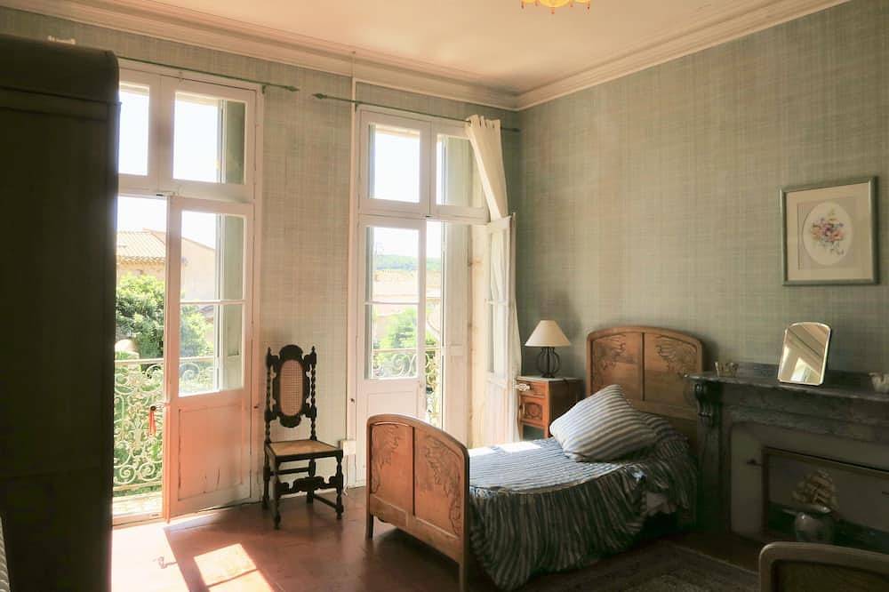Gracious groot huis in het historische Languedoc dorp in Cruzy, Béziers en omgeving
