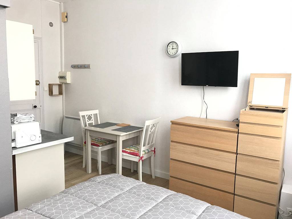 Studio entier, Studio meublé « Esther », proche des Thermes in Rochefort, Région de Rochefort