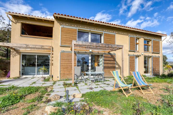 Villa espaciosa con vistas despejadas al inicio de rutas de senderismo in Roquessels, Costa mediterránea (Francia)