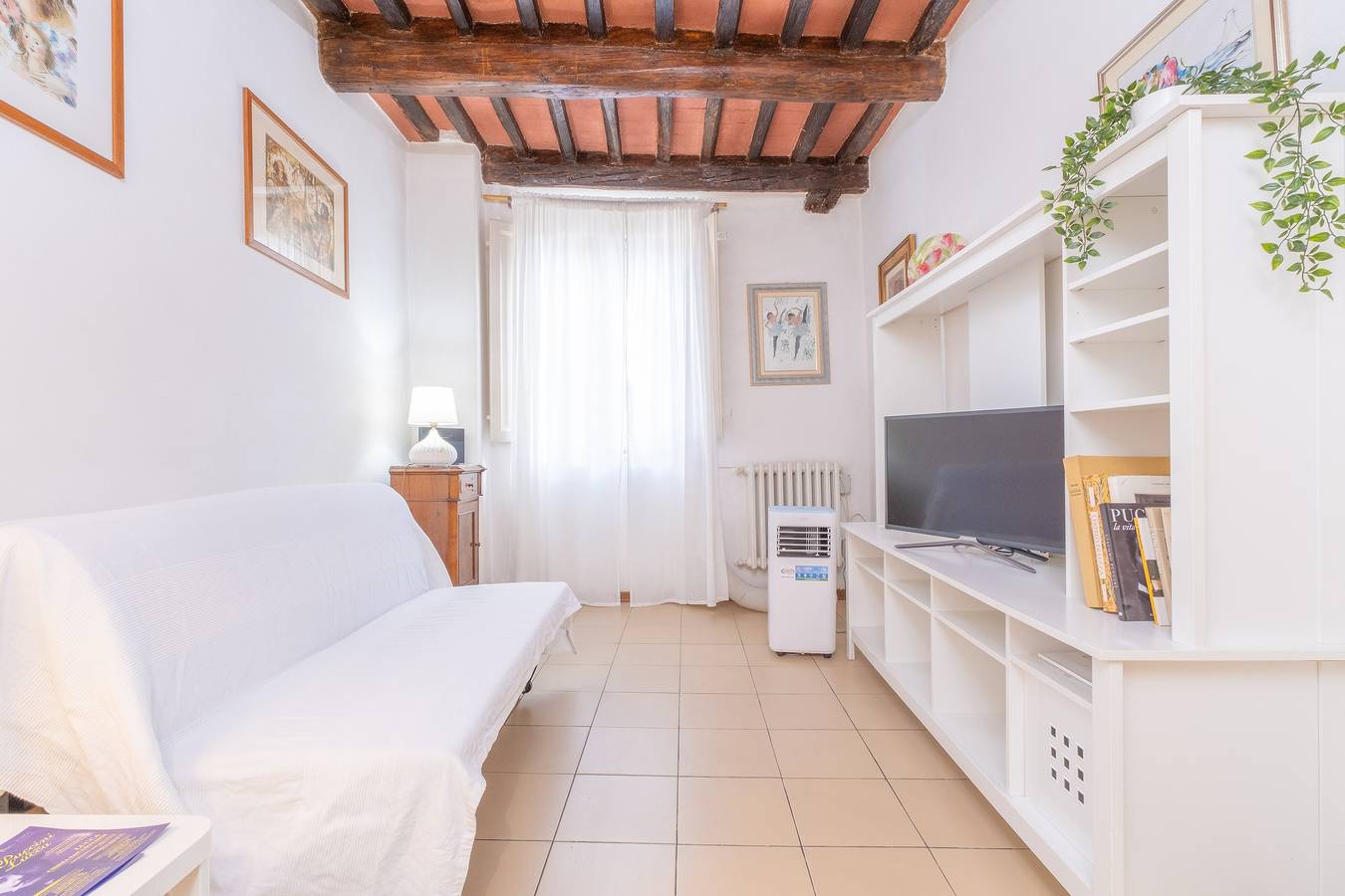 Entire apartment, Apartment 'Il Nido - Immersi Nell'arte' with Wi-Fi and Air Conditioning in Lucca, Lucca Province