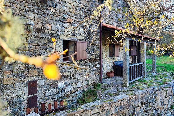 Gîte pour 6 personnes, avec balcon et jardin