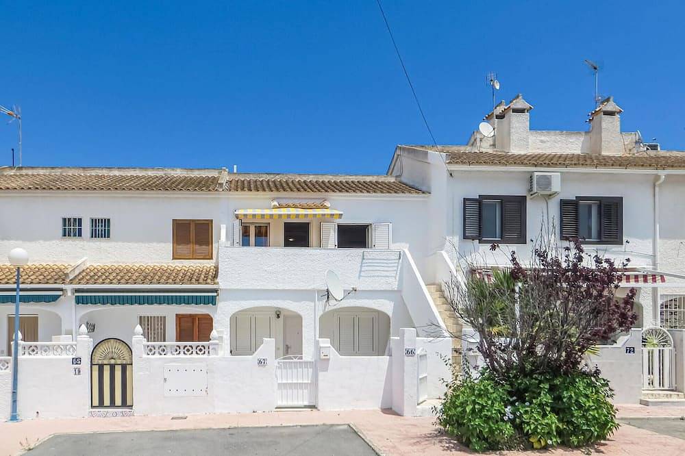 Apartamento entero, Bonito apartamento de 1 dormitorio en. in El Chaparral, Torrevieja