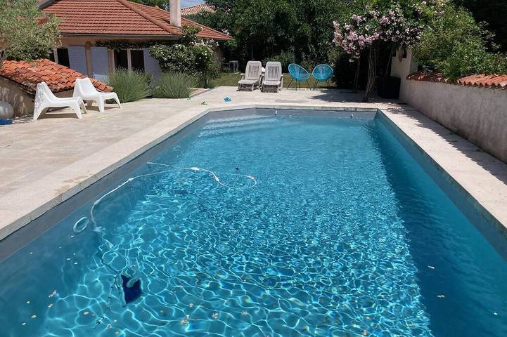 Location de vacances pour 8 personnes, avec jardin et terrasse à Marcy-l'Étoile