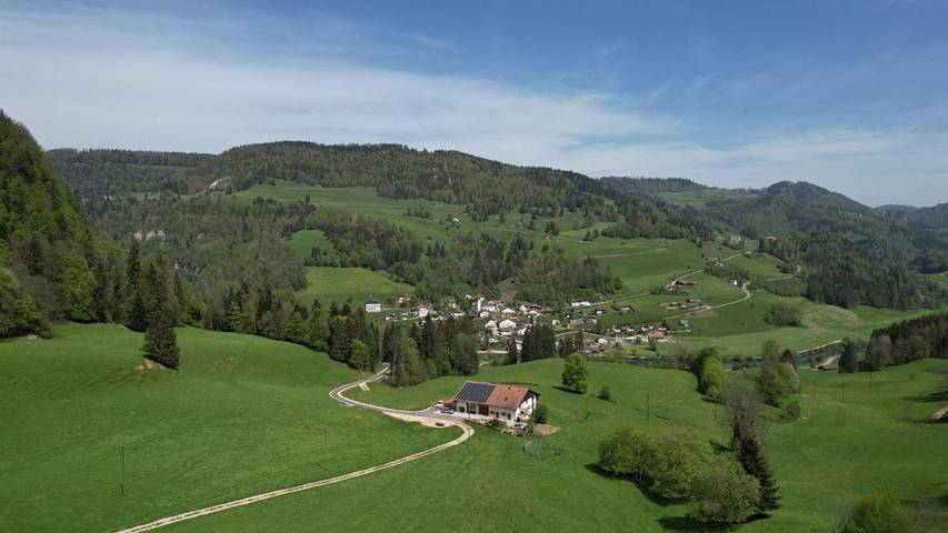 Gîte pour 4 personnes, avec vue ainsi que terrasse et jardin, adapté aux familles dans Soubey