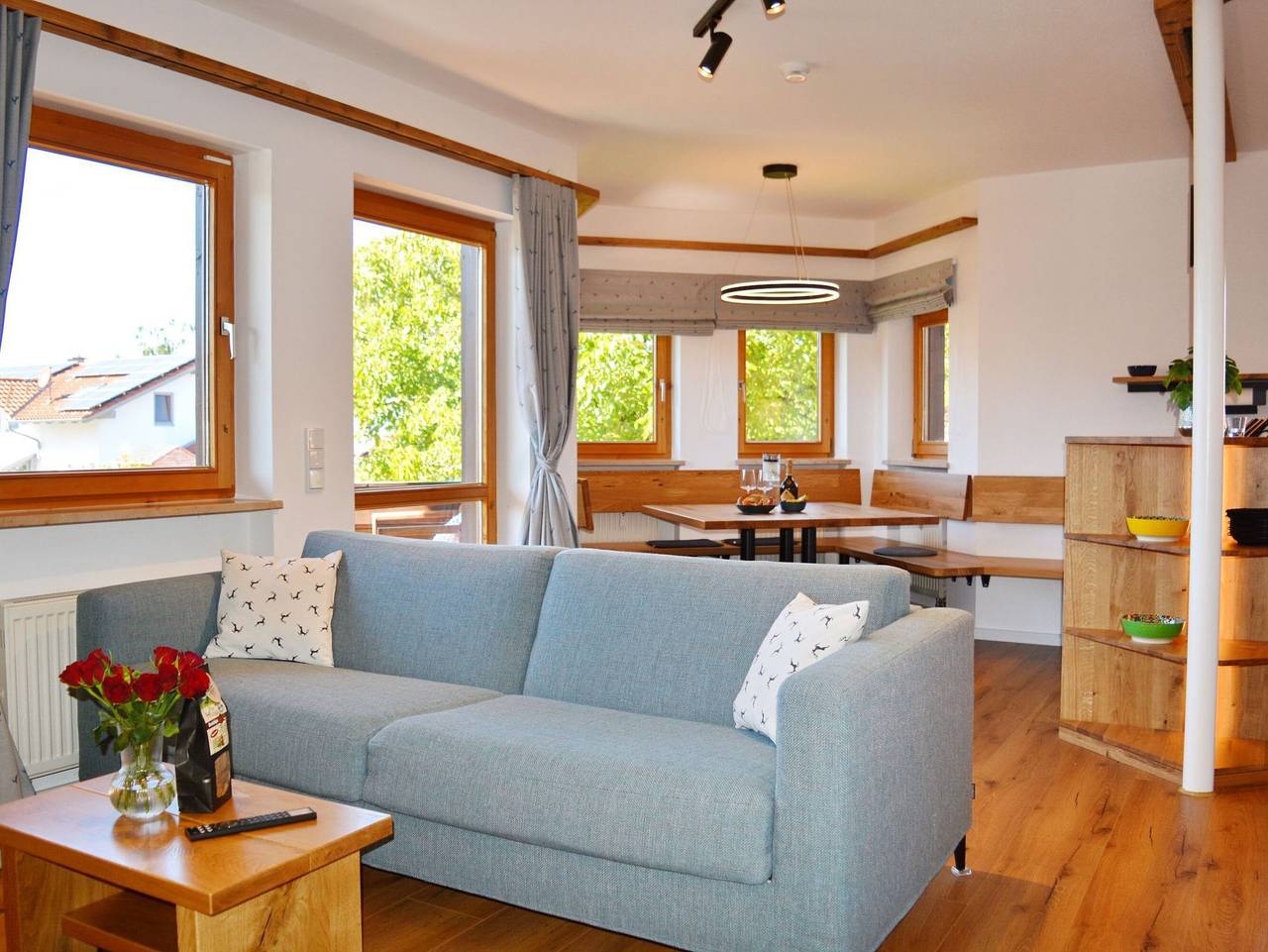 Ganze Ferienwohnung, Chiemseeglück - Alpenländisches Wohngefühl trifft moderne Eleganz ? Ihre exklusive Ferienwohnung am Chiemsee in Chiemseenähe in Chieming, Chiemsee