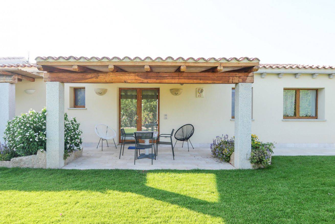 Entire apartment, Villa L'Aldia 2-room apartment with garden and swimming pool in Arzachena, Costa Smeralda