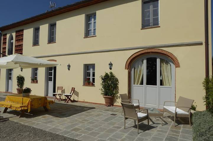 Ferienhaus für 10 Personen, mit Whirlpool und Terrasse sowie Garten