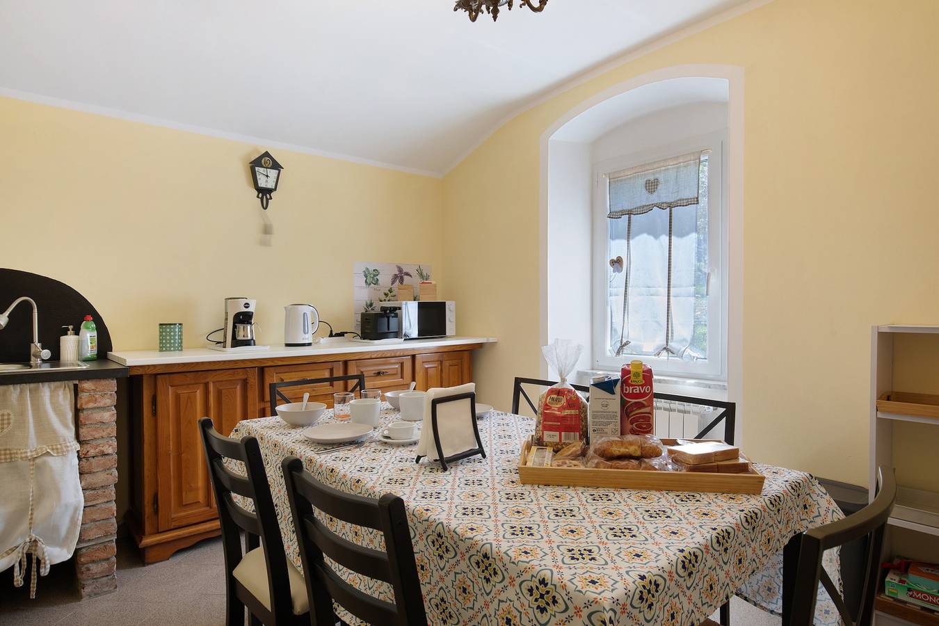 Bed and Breakfast 'Alchimista Bb Borgo Marciano' con piscina condivisa, giardino condiviso e Wi-Fi in Castelnuovo Magra, Riviera Toscana