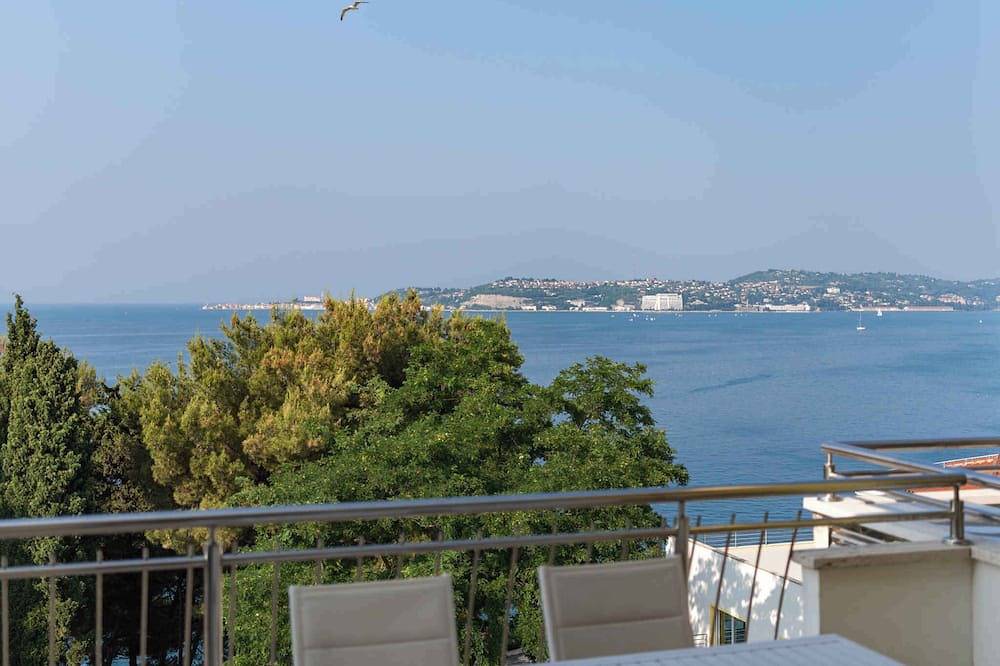 Entire apartment, Holiday apartment 150 m from beach in Umag, Umag Region