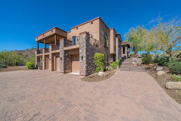 Vacation rental for 8 people, with hot tub and balcony in Cave Creek