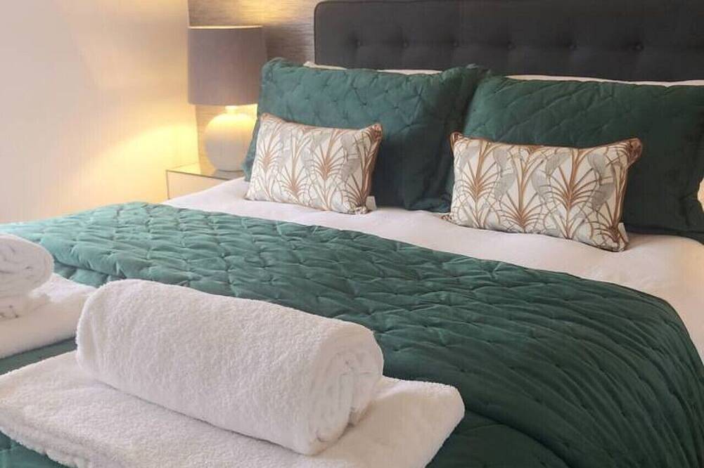 Sparrow Cottage-New Forest Home-4 Bed-Garden-Parking-Ev Charger in Ringwood, Hampshire