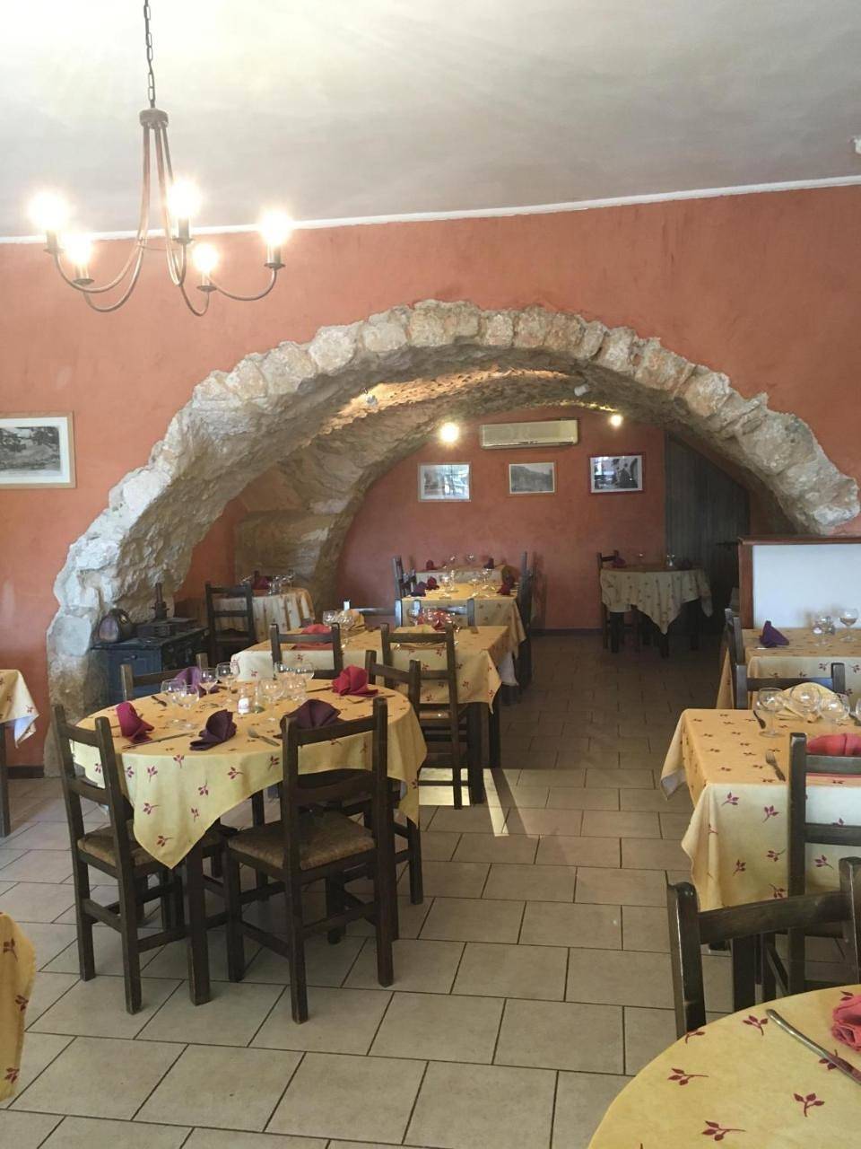 Auberge de Rustréou in Rustrel, Parc naturel régional du Luberon