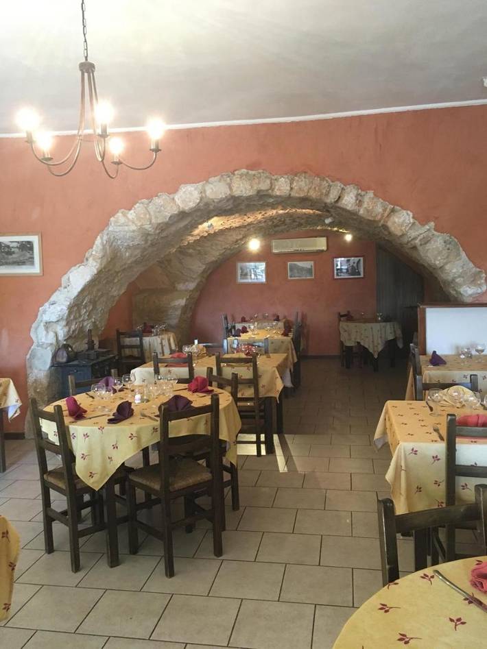 Hôtel pour 3 personnes, avec terrasse et vue dans Colorado provençal - 2