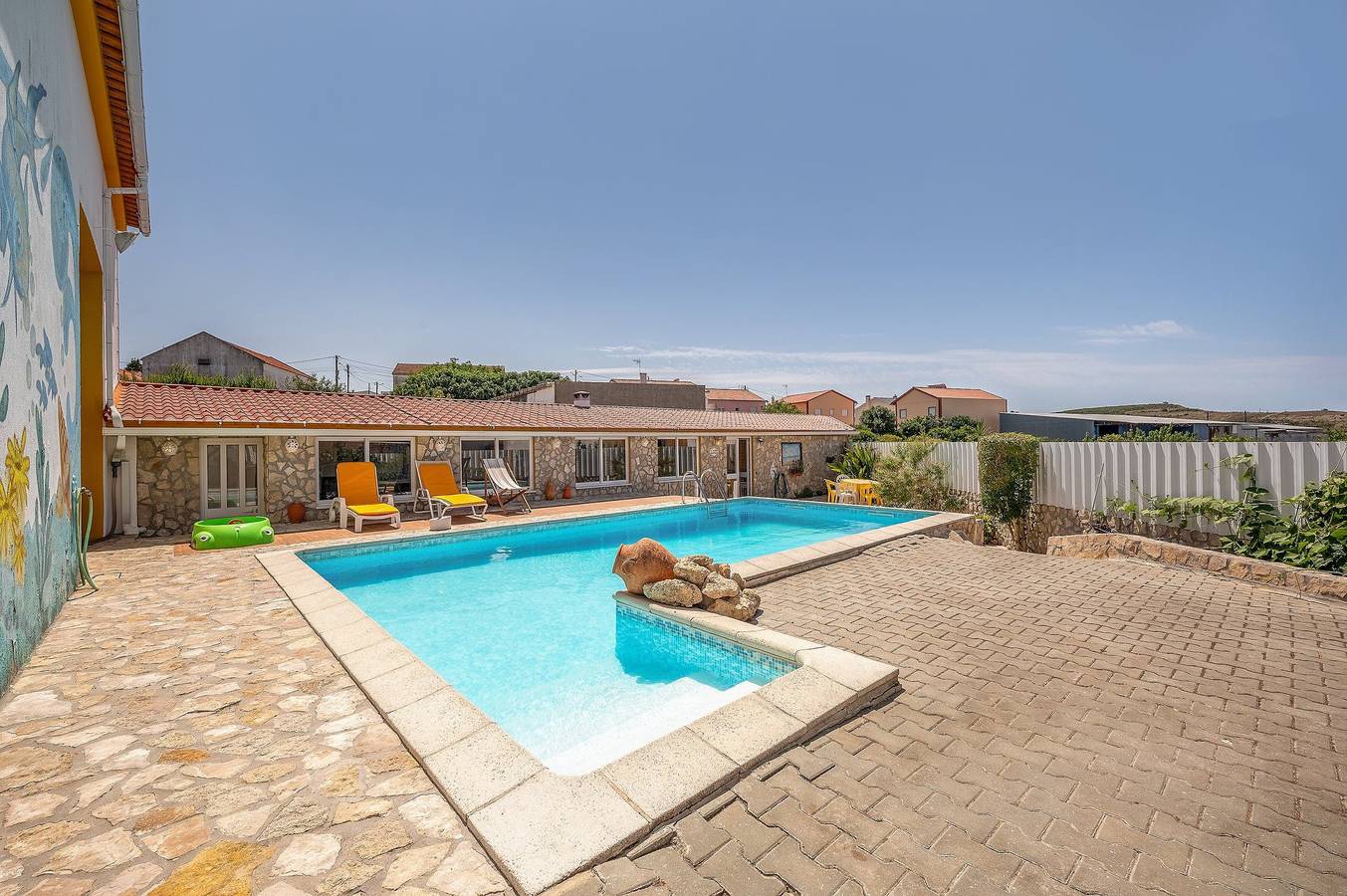Oasis ecléctico con encanto junto a la piscina en Arranhó in Arranhó, Distrito de Lisboa
