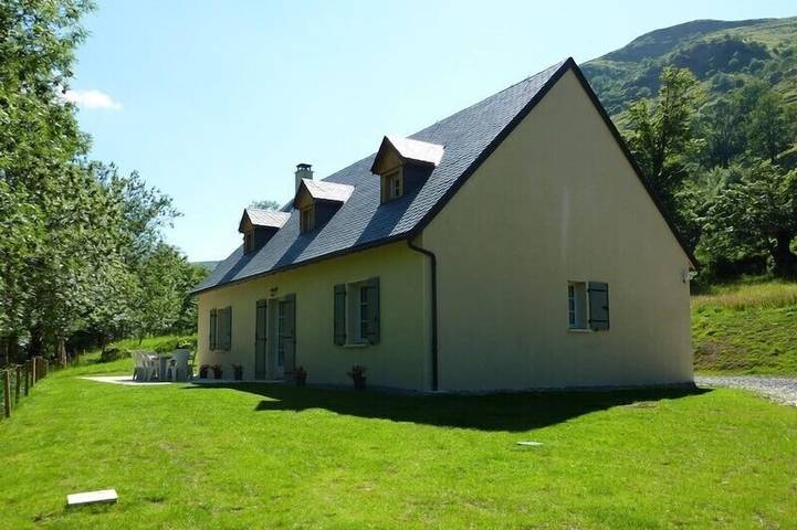 Location de vacances pour 12 personnes, avec Terrasse et Jardin à Chastel-sur-Murat
