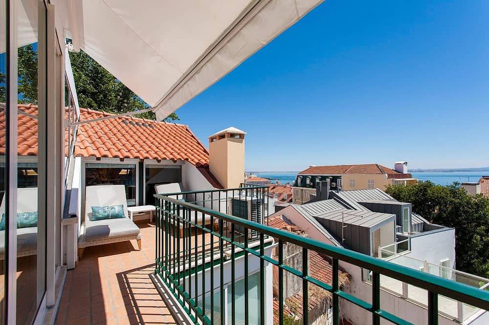 Ganze Wohnung, Santos Terrasse mit Flussblick - Boutique Duplex in Lissabon, Costa de Lisboa