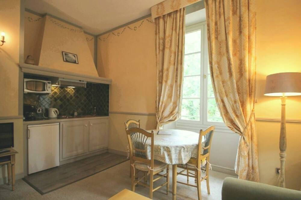 Château des Gipieres,à côté des thermes de Montbun, et du centre bien être. <br> in Montbrun-les-Bains, Région de nyons