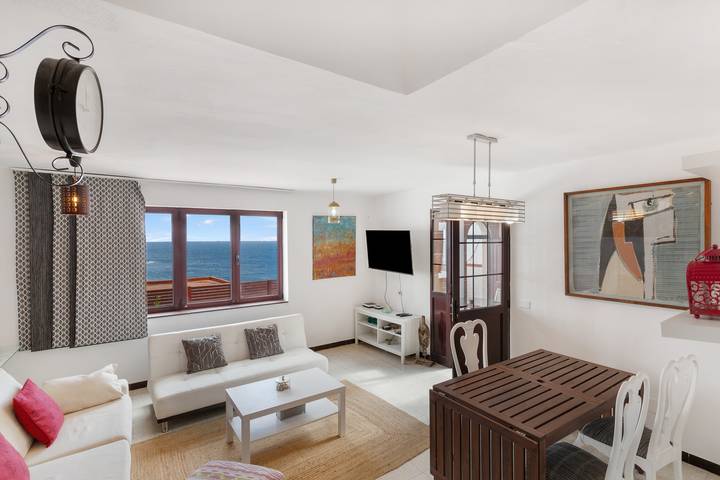 Maison de Vacances 'Olas De Plata' avec Vue sur la Mer, Piscine Privée et Wi-Fi in Playa del Hombre, Telde