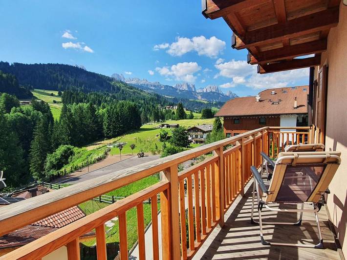 Ferienwohnung für 5 Personen, mit Balkon und Terrasse sowie Ausblick in Moena