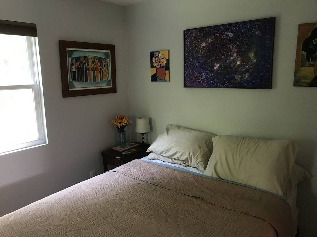 Sleepy Bear #1. One Bedroom Cabin on the Blue Ridge Parkway in Floyd Va in Blue Ridge Parkway, Floyd County