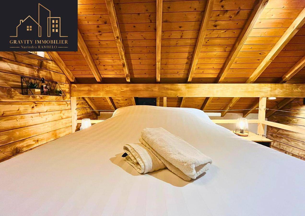 Petit chalet en bois avec mezzanine en montagne in Marignier, Région de Bonneville