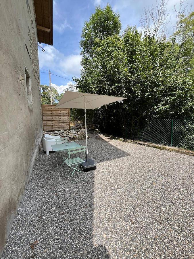 Gîte pour 2 personnes, avec terrasse à Ceyzérieu - 2