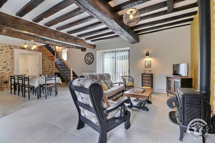 Gîte pour 8 personnes, avec terrasse et jardin dans Plan D Eau De La Cantache - 2