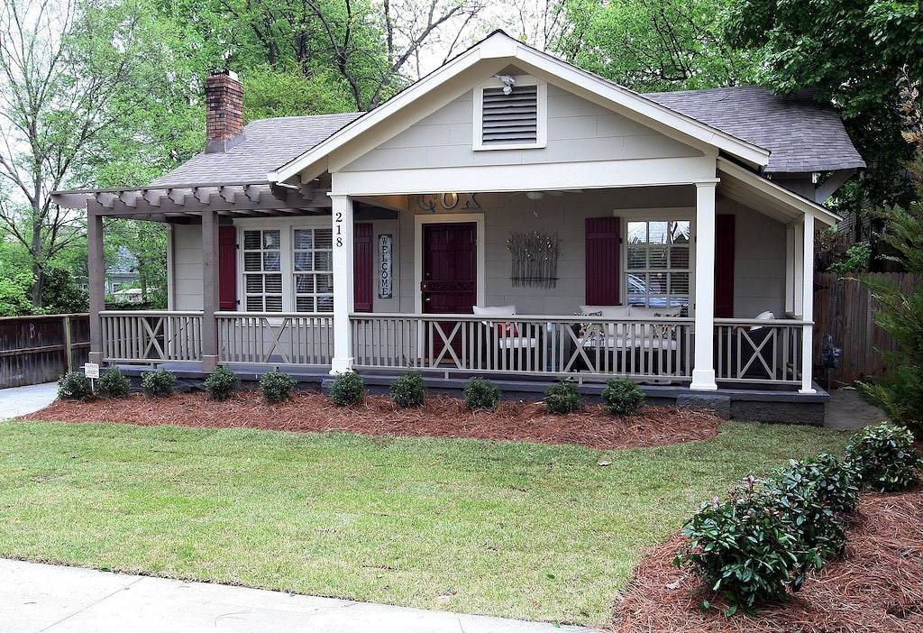 Red Door Cottage Gemütlich mit neuen Renovierungsarbeiten an diesem Midtown Charmer in Memphis, Tennessee