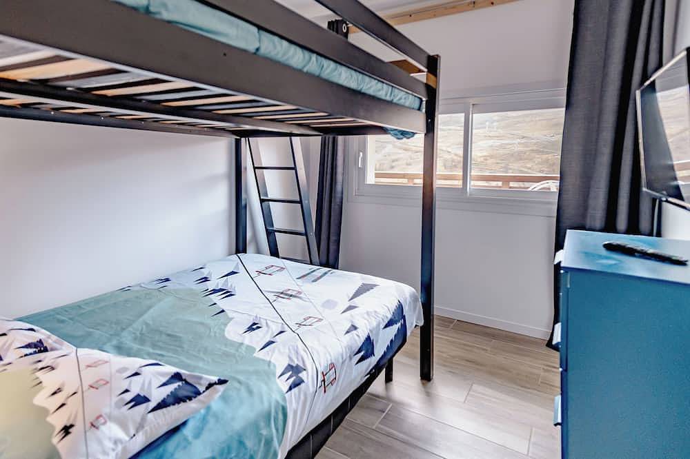 Appartement entier, Superbe appartement 16/18 pers avec sauna, au pied du télésiège, Wifi, babyfoot in Mont-de-Lans, Les Deux Alpes