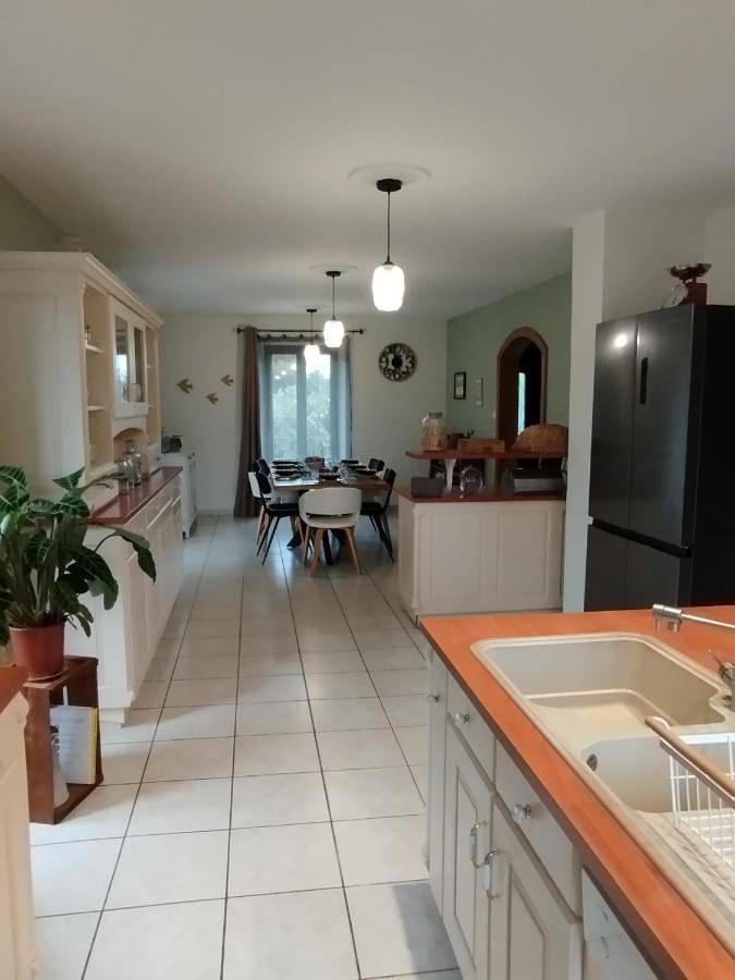 Location de vacances pour 12 personnes, avec terrasse à La Chapelle-aux-Bois - 2