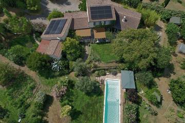 Gîte pour 2 personnes, avec terrasse ainsi que jardin et piscine à Lauris