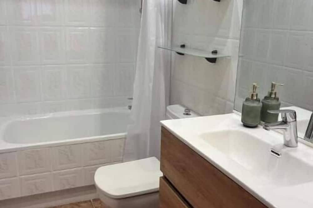 Appartement entier, Centrally located apartment in liencres with parking space in Piélagos, Côte Cantabrienne