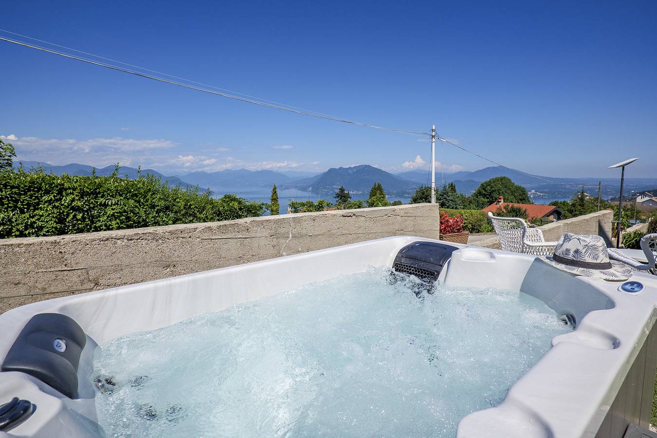 Appartamento intero, Appartamento vacanze per 2 persone con vista lago in Levo (Stresa), Comune di Stresa