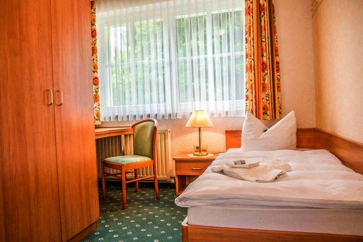 Ferienwohnung für 5 Personen, mit Ausblick und Pool sowie Sauna und Terrasse in Stolberg (Südharz) - 3