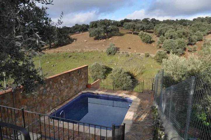 Casa rural para 8 personas, con Balcón y Terraza además de Jardín y Piscina en Cardeña
