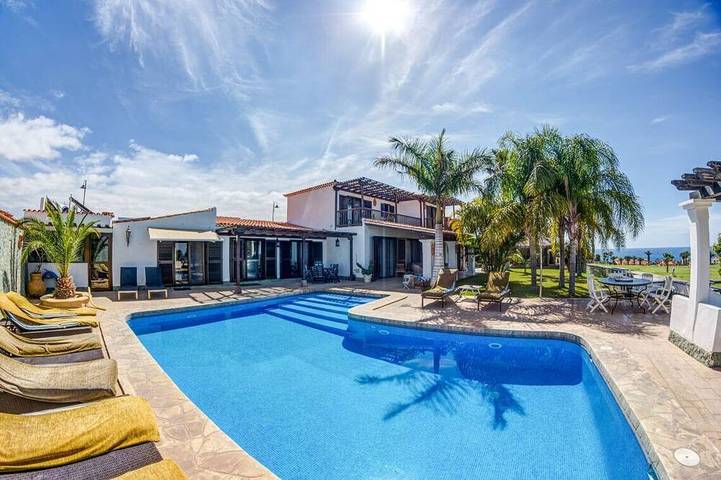 Villa for 13 people, with pool and garden - 1