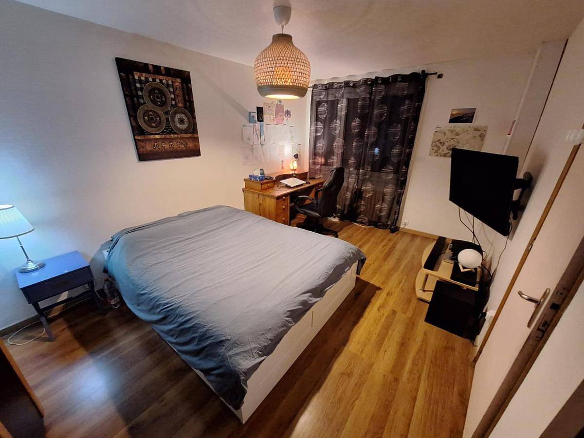 Appartement entier, Logement confortable 4/5 personnes, 70m2, proche aéroport Cdg, gare et centre ville, 25min Paris. in Goussainville, Val-d'Oise