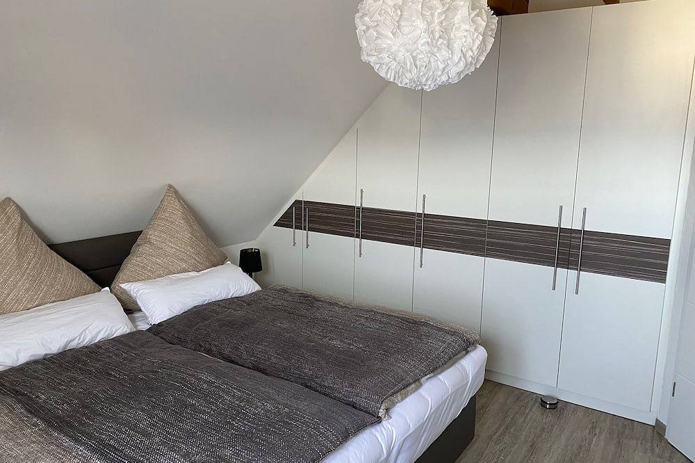 Ganze Wohnung, Exklusive Ferienwohnung (125qm) mit schöner Dachterrasse für 6 Personen in Bürgstadt, Fränkisches Weinland