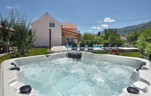 Villa Radosevic in der Nähe von Split, beheizter Pool in Dugopolje, Dalmatinisches Zagora