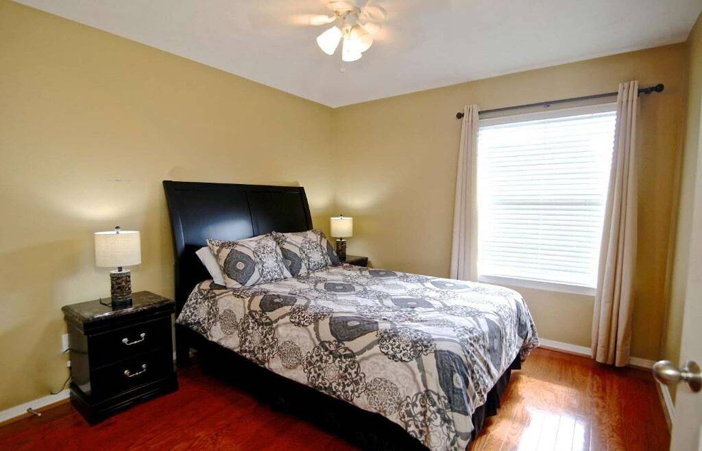 4 Bedrooms Luxury Location- Houston River Oaks in Houston, Harris County