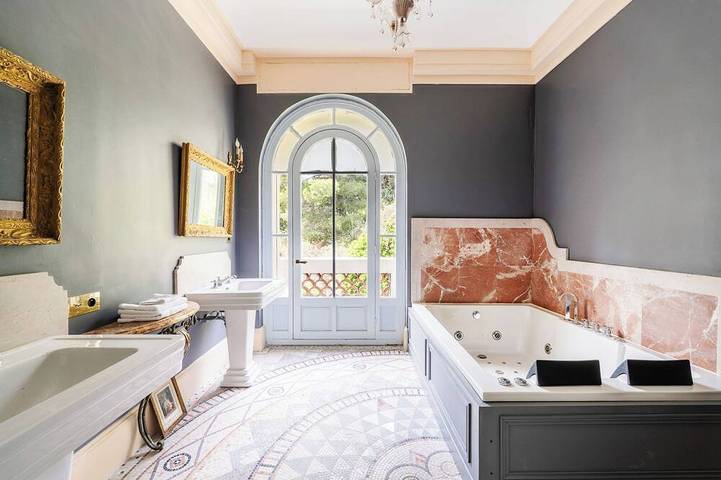 Château pour 10 personnes, avec jardin ainsi que sauna et jacuzzi dans les Bouches-du-Rhône - 3