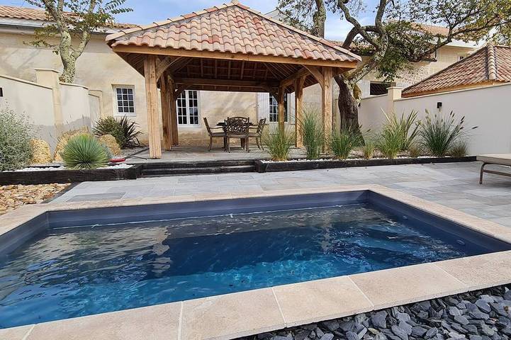Gîte pour 4 personnes, avec terrasse et jardin à Villegouge