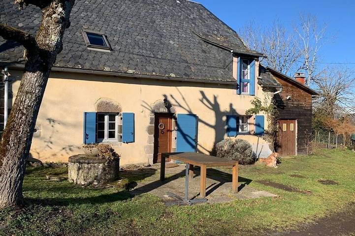 Location de vacances pour 8 personnes, avec jardin à Sauvat