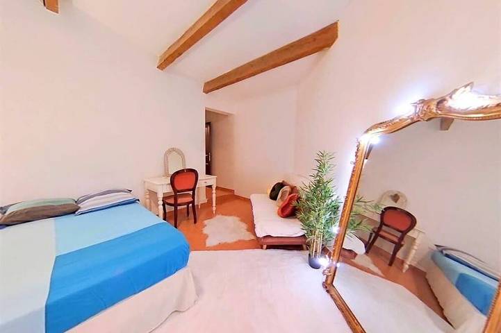 Location de vacances pour 12 personnes, avec jardin et piscine, animaux acceptés à Mimet - 2