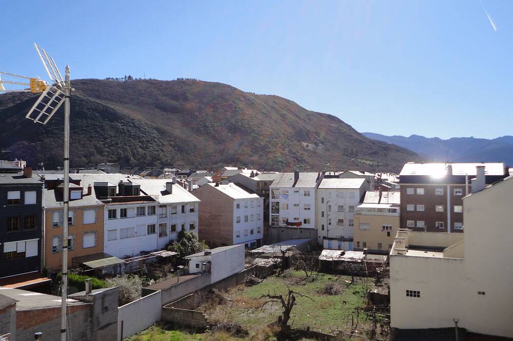 Entire apartment, Jaen Apartment in Ponferrada in Ponferrada, El Bierzo