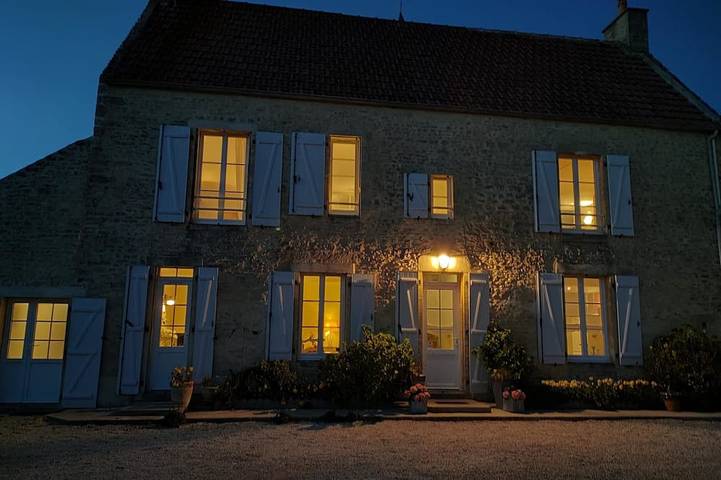 Location de vacances pour 7 personnes, avec jardin, animaux acceptés à Longues-sur-Mer
